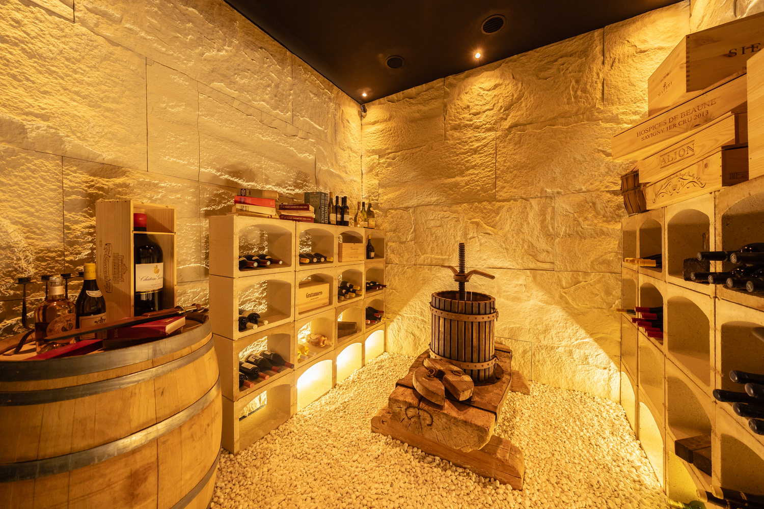 Sfeervol interieur van The Wine Bar